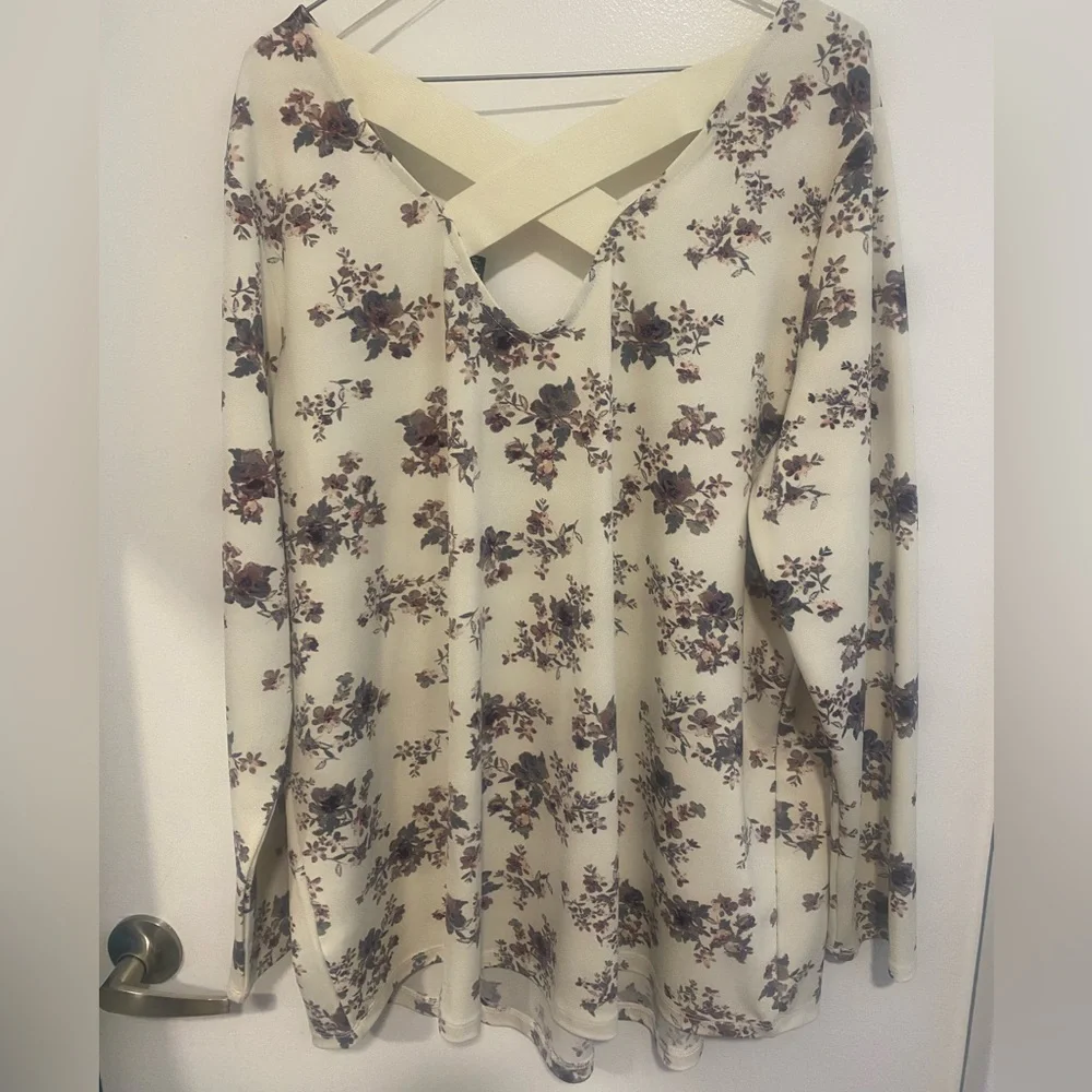 Addition-Elle v-neck long sleeve floral tunic with x-cross back - Picture 3 of 3